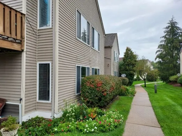 91 Falcon Ridge Way N, Hamburg, NJ 07419