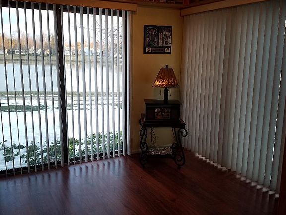 Sun Room & Lake View