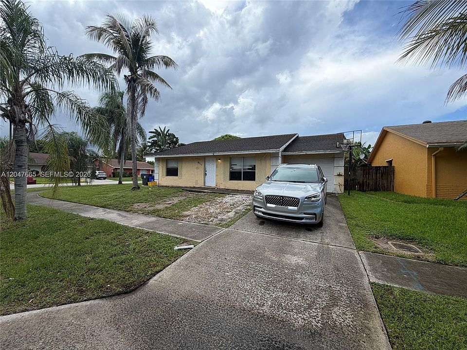1st image of 6117 Bluegrass Cir