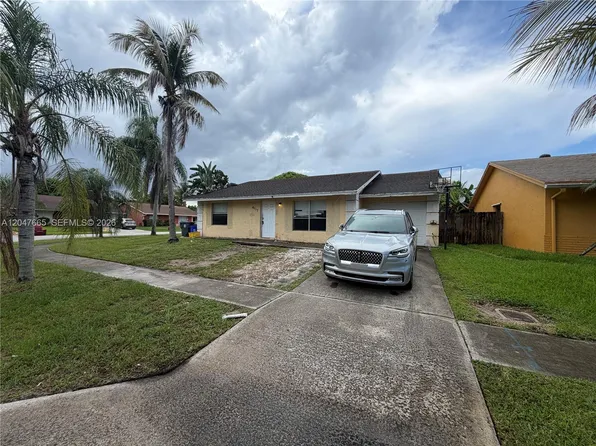 6117 Bluegrass Cir, Lake Worth, FL 33463