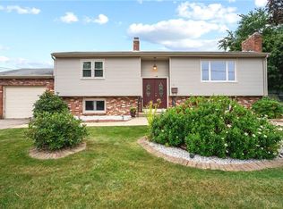 11 Beverly St, Cranston, RI 02920