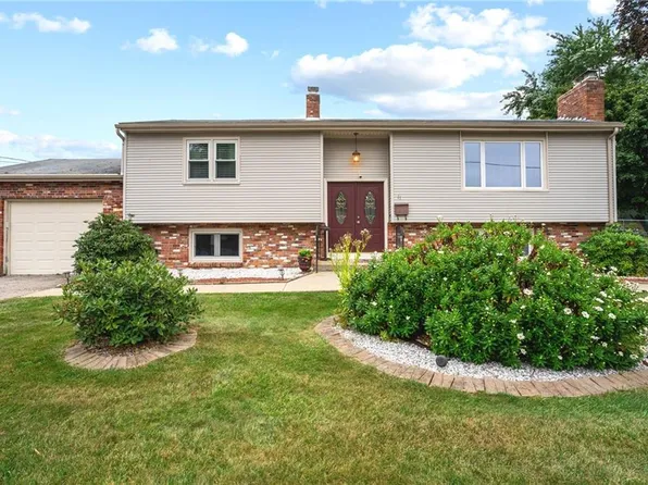 11 Beverly St, Cranston, RI 02920
