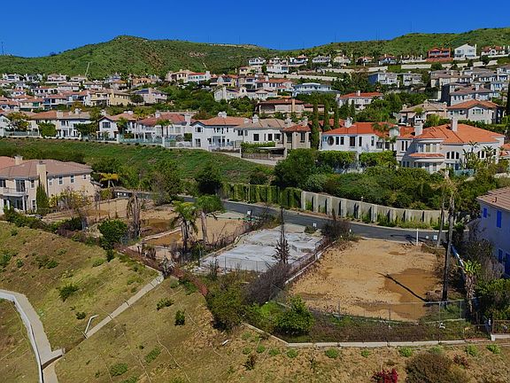 2nd image of 1502 Paseo De Oro