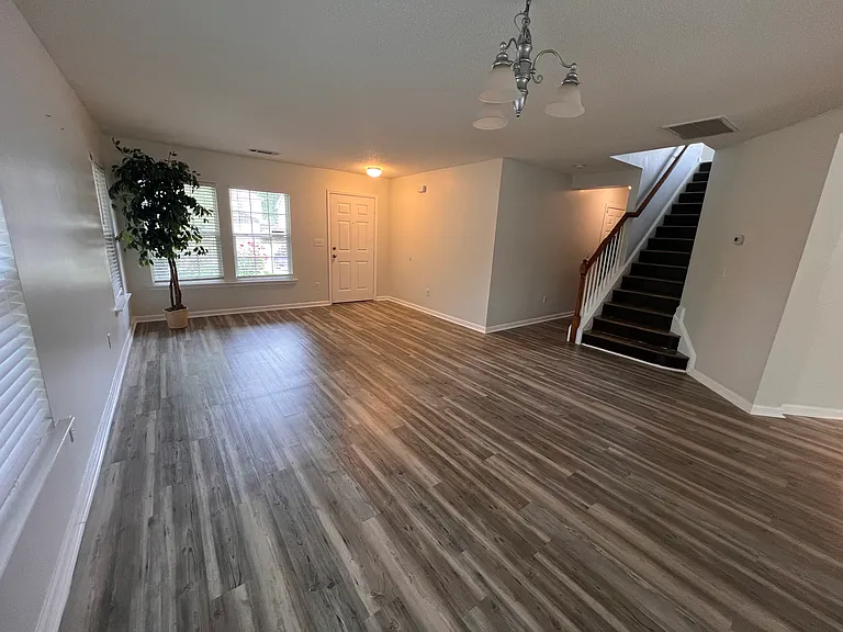 2304 Harwood Hills Ln — Photo 3