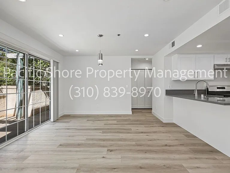 Montrose Apartments — Photo 4