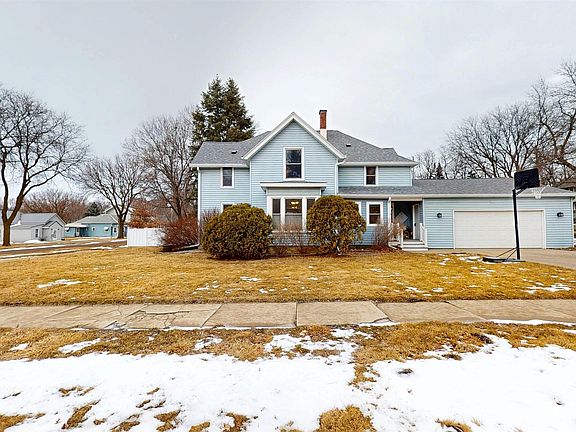 3rd image of 611 Main St