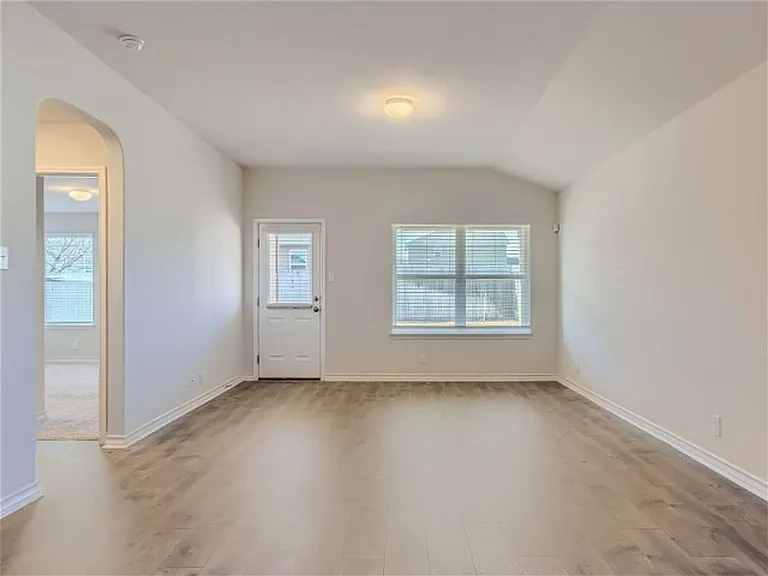 9811 Bratten Rise — Photo 10