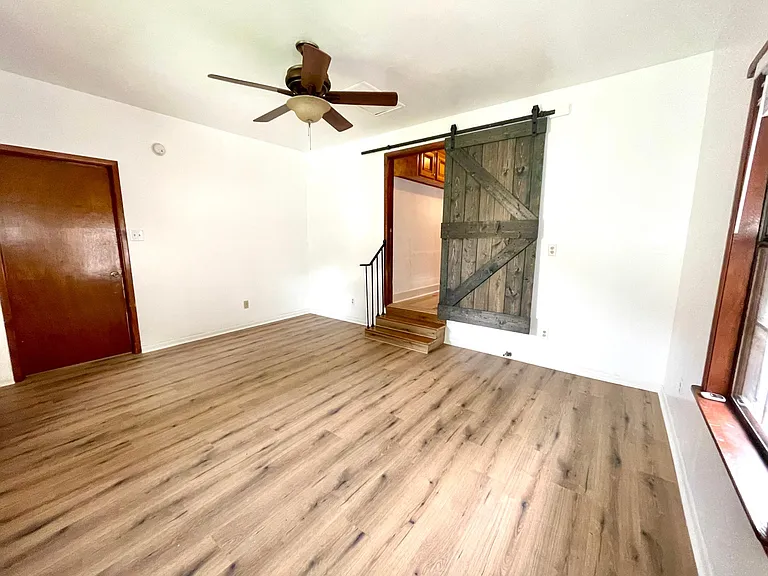 223 Sidney St — Photo 6