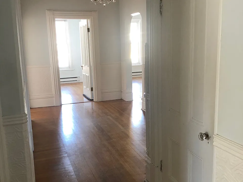 292 Frank St #4