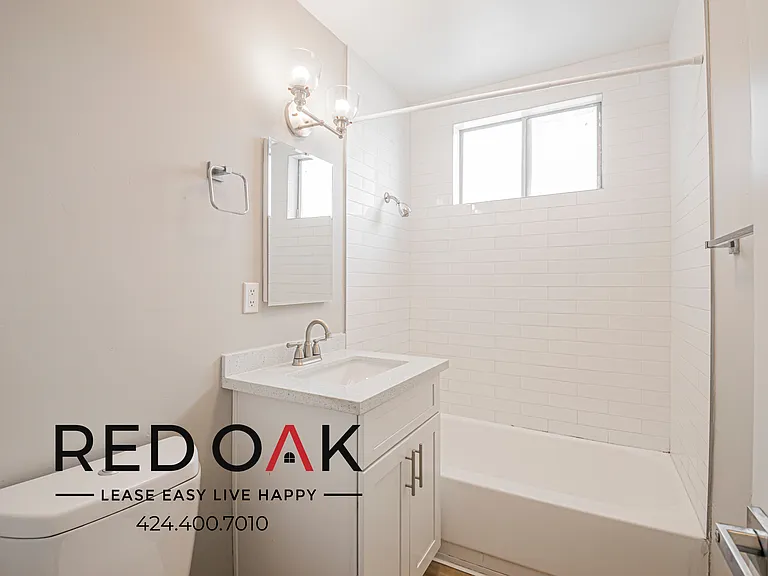 1589 E 47th St #3 — Photo 10
