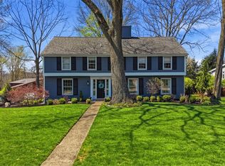 1055 Wade Ln, Oakmont, PA