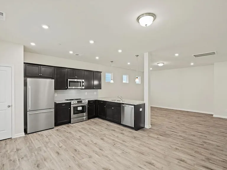 223 Emmett Dr — Photo 13