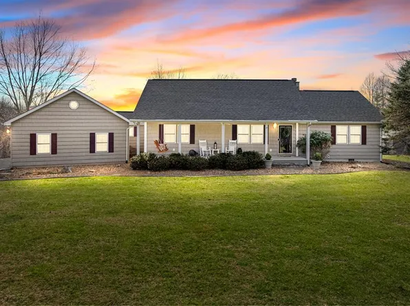 987 Nursery Rd, Laurel Fork, VA 24352