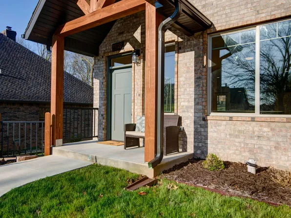 4859 S Buckingham Lane, Springfield, MO 65810