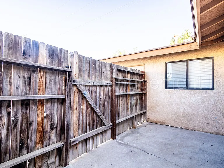 8400 Laborough Dr — Photo 18