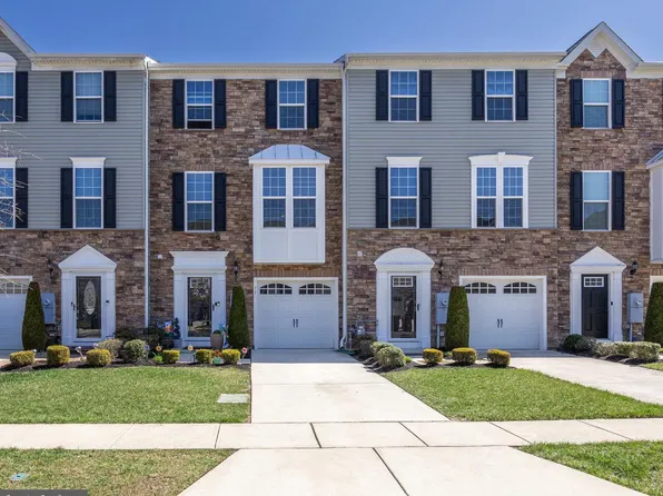 71 Village Green Ln, Sicklerville, NJ 08081