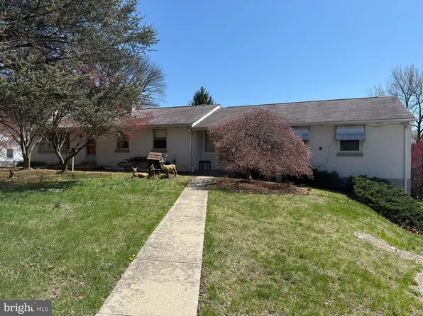 2601 Larkin Rd, Upper Chichester, PA 19061