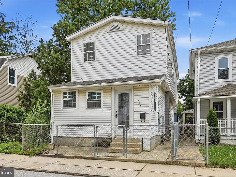 1st image of 738 Edison St