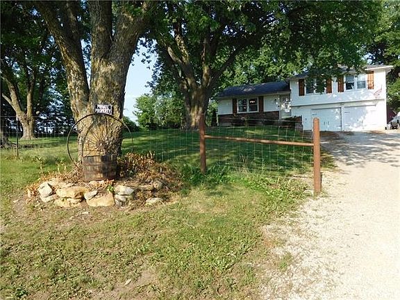 2nd image of 169 SW 401st Rd