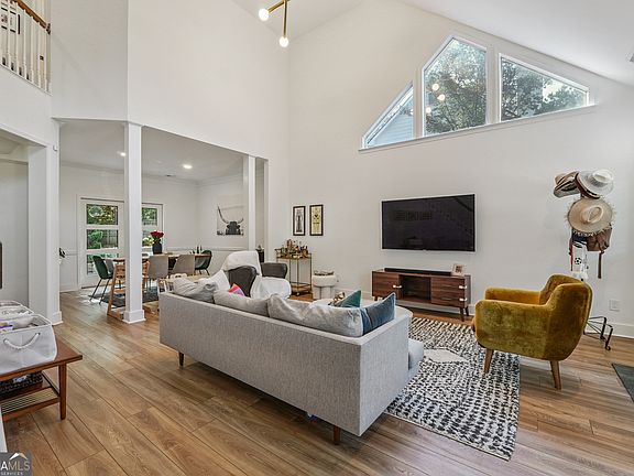 3rd image of 2840 Ivey Oaks Ln