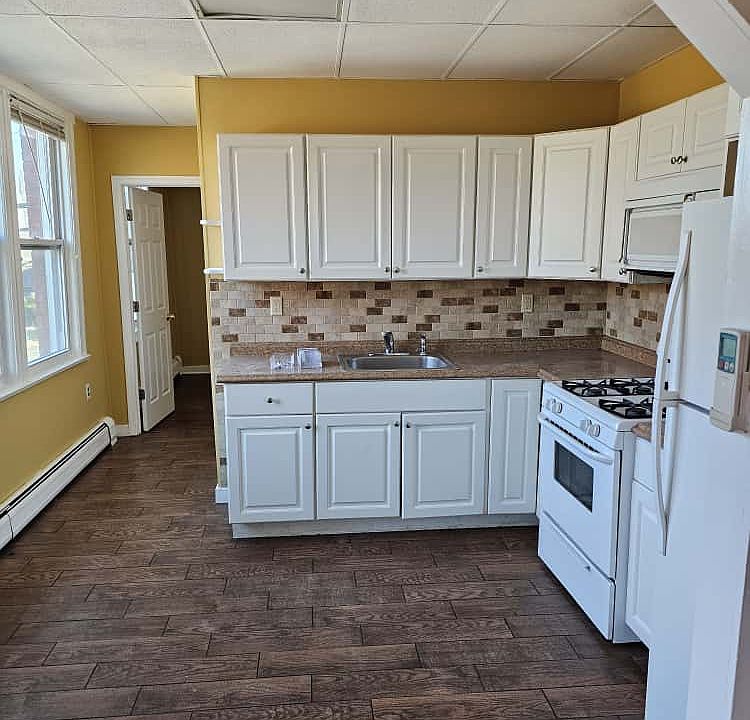 1st image of 324 Ringwood Ave #3