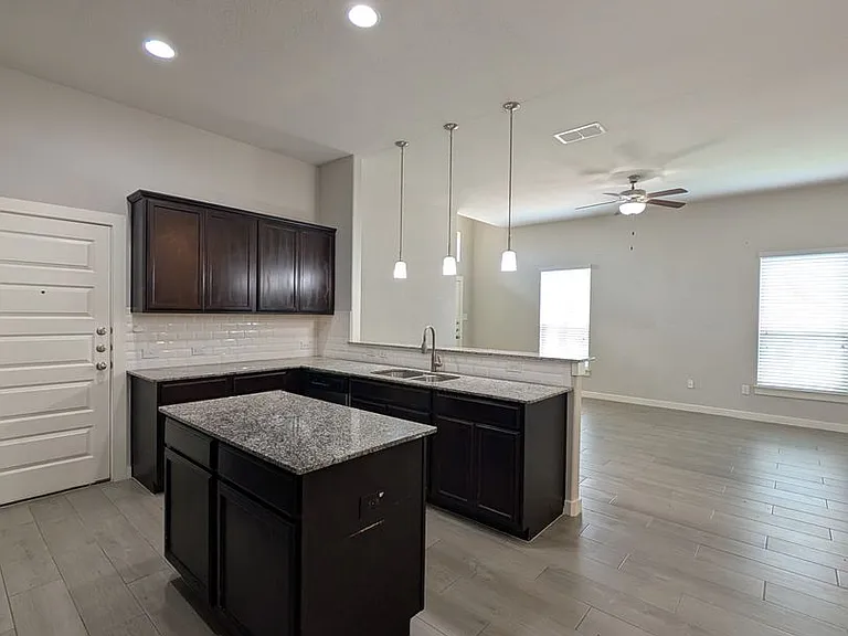 2237 Avery Vlg — Photo 13