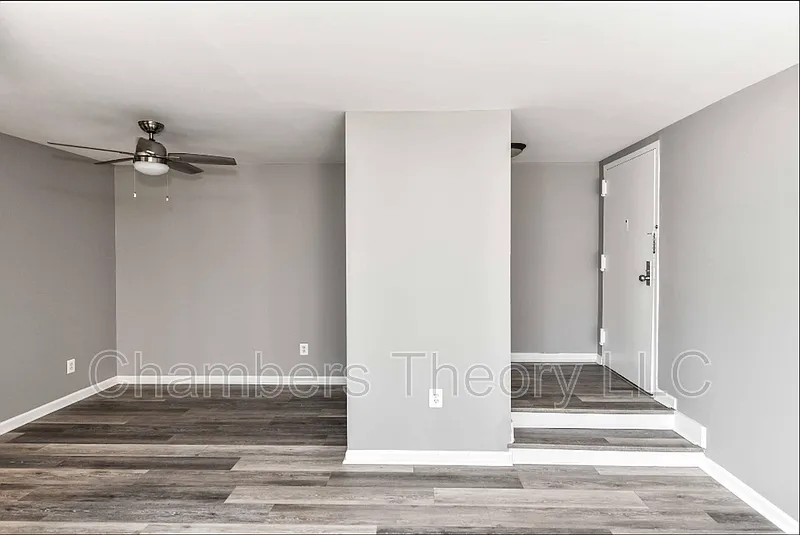 Building Photo - 11220 Chestnut Grove Sq #223