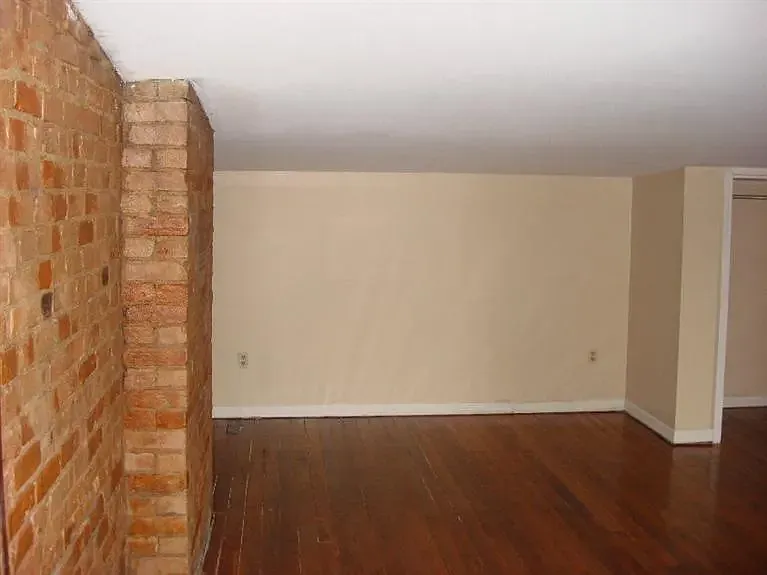 2243 Victor St — Photo 11