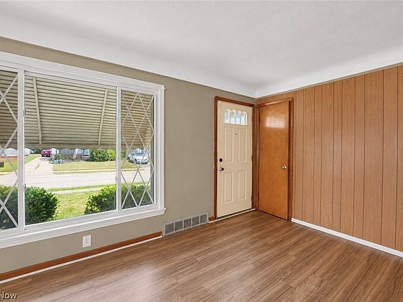 4th image of 15916 Edgewood Ave