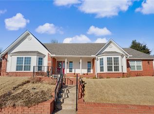 508 Fairway Cir, Springdale, AR 72764