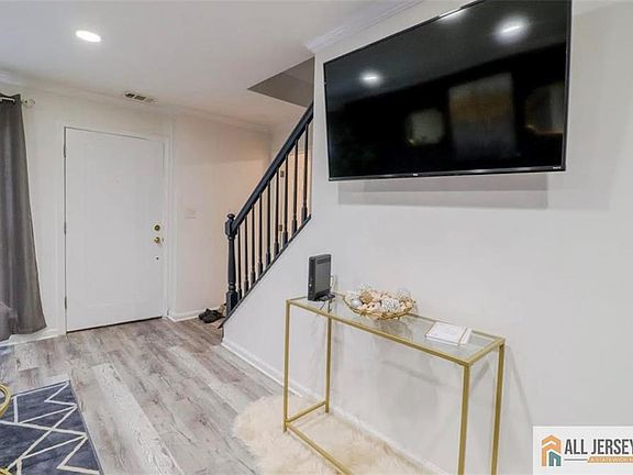 4th image of 262 Matthews Dr #3207