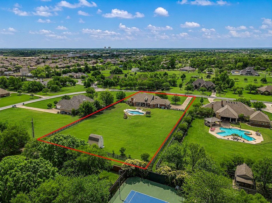 1st image of 15 Trailridge Dr