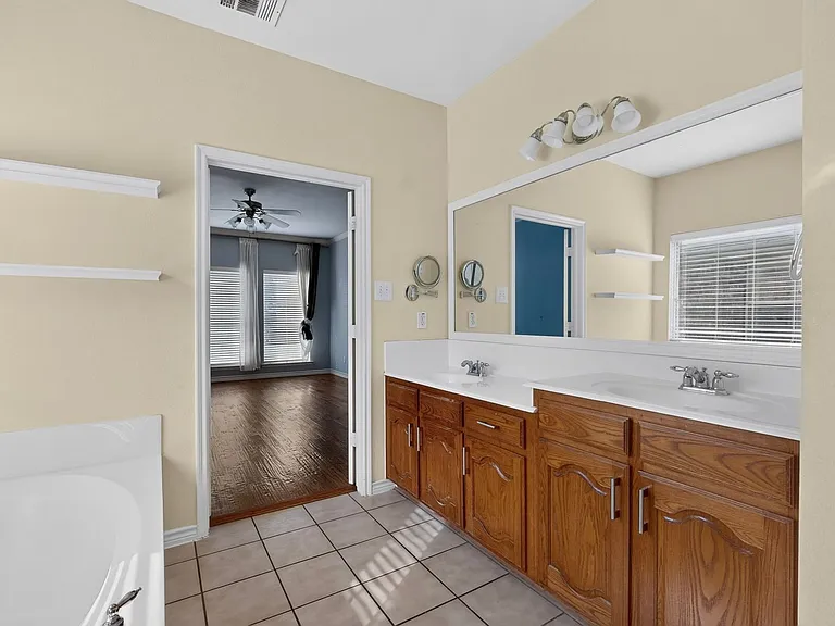 1236 Blue Brook Dr — Photo 22