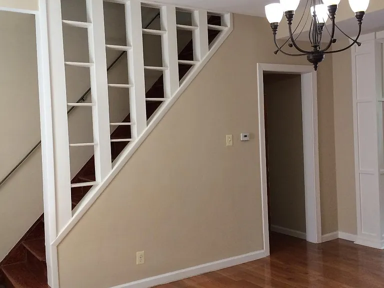 1820 Sarah St — Photo 1