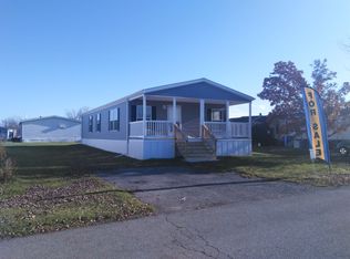 445 Chestnut Dr, Lockport, NY