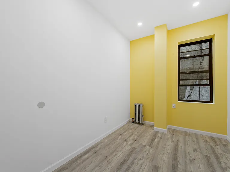 1670 1st Ave #4S — Photo 4
