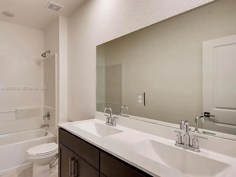 421 NE 6th Ct — Photo 13