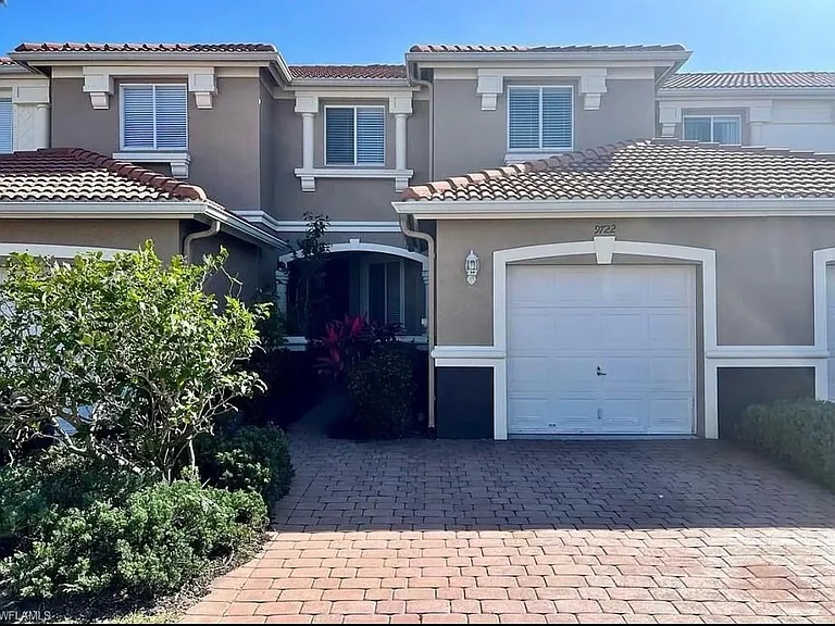 9722 Roundstone Cir — Photo 1