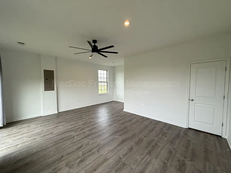 2401 Copa Ct — Photo 4