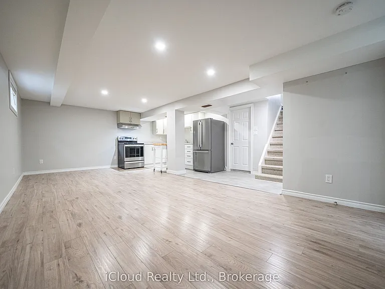328 Wilson Rd S #LOWER — Photo 6