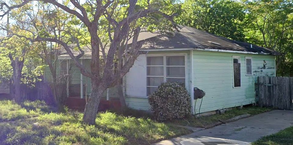 2nd image of 842 Rosedale Dr