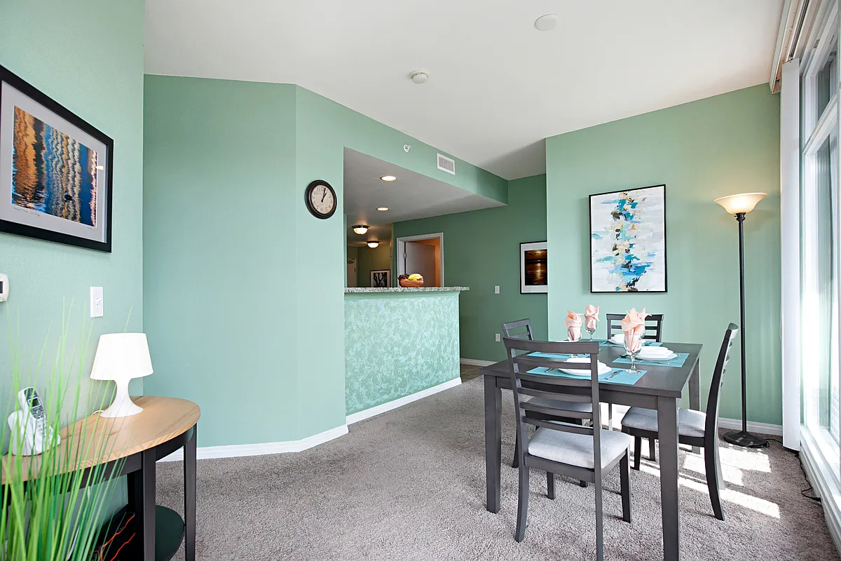 2 bed, 910 sqft, $5,000 — Photo 4