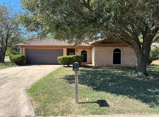 1901 Armstrong St, Cleburne, TX 76033