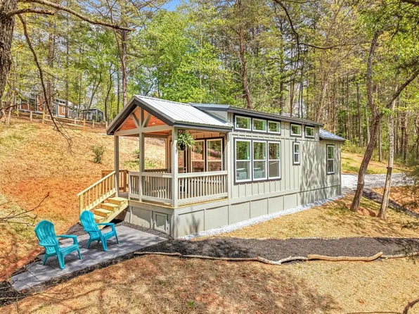 106 Bear Pen Cv, Franklin, NC 28734