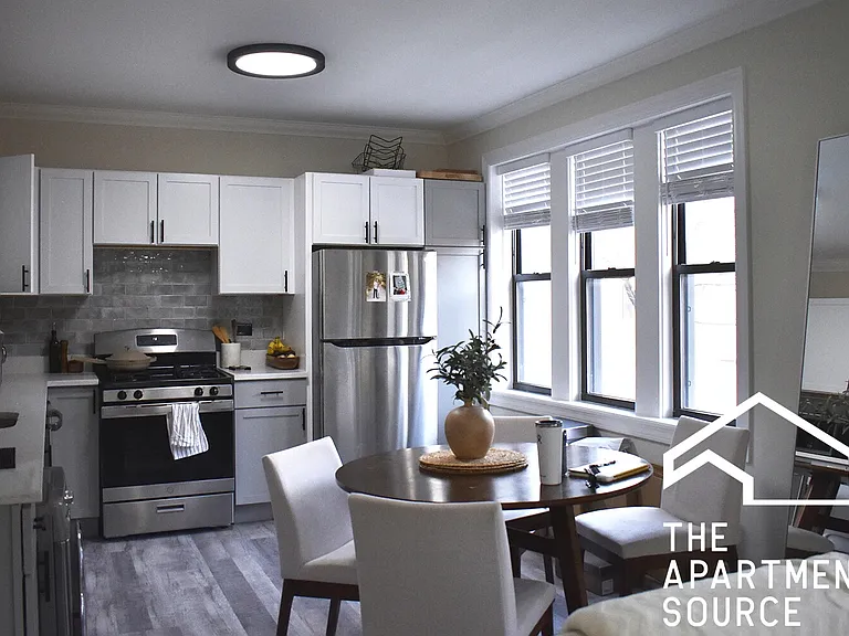 747 W Cornelia Ave #2 — Photo 1