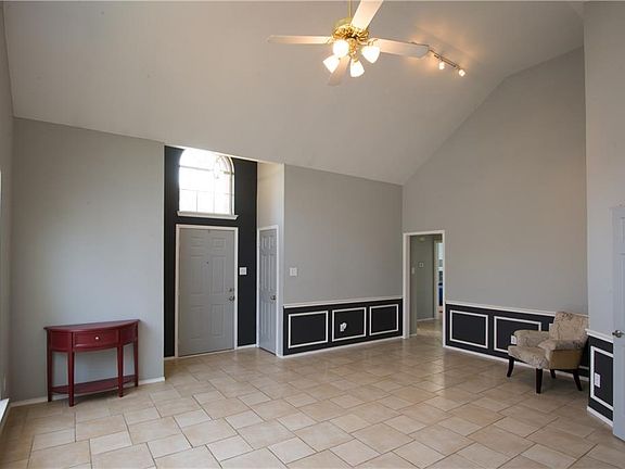 5th image of 6925 Club Creek Dr