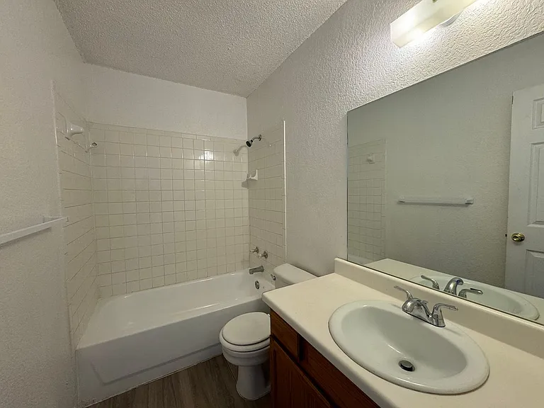 1306 Monroe Lp — Photo 11