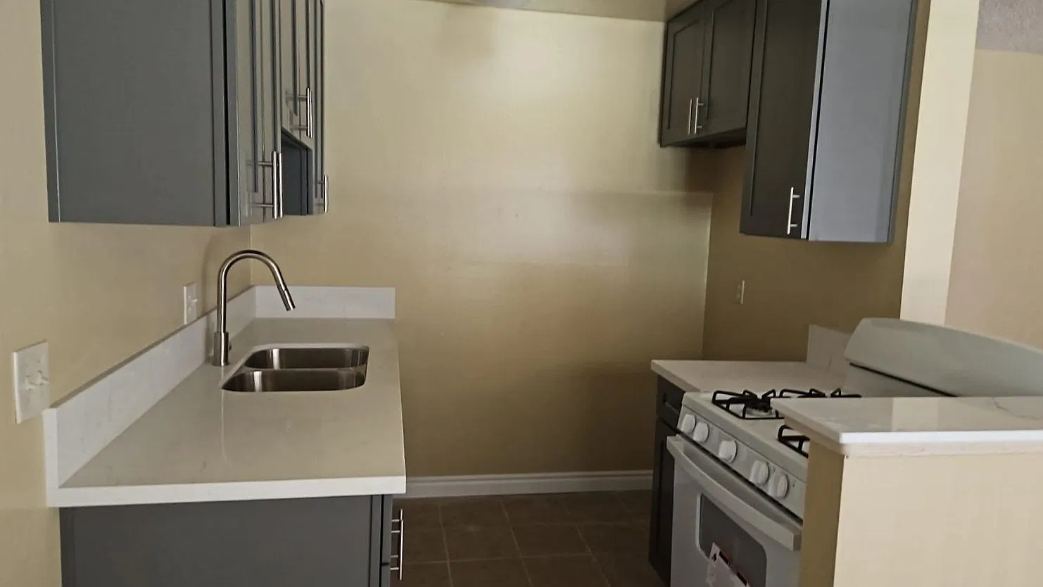 1 bed, 650 sqft, $1,900 — Photo 3