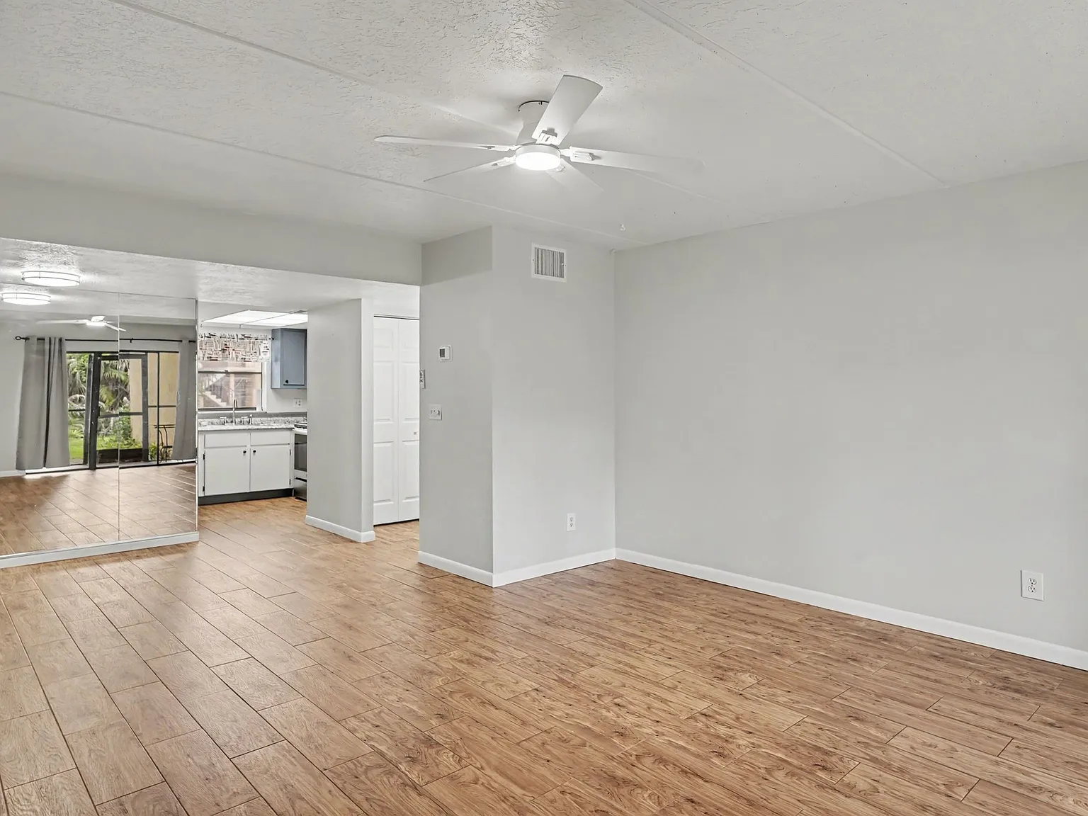 2 bed, 1140 sqft, $1,800 — Photo 4