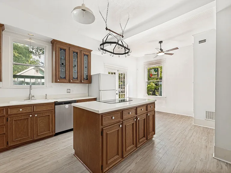 5623 Victor St — Photo 13